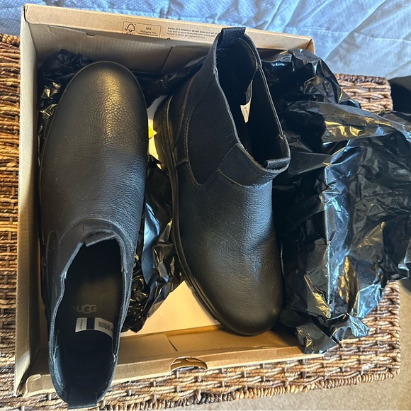 New Men’s UGG Boots - Picture 10 of 10